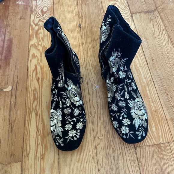 Johnny Was Metallic Embroidered Gold Black Boots - Picture 2 of 5